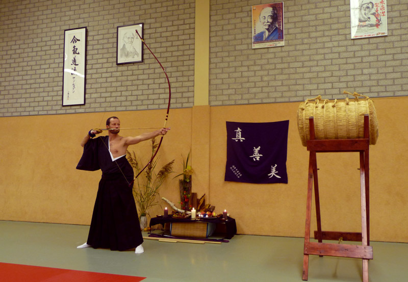 Bart Wilffert, Kyudo memorial ceremony Tamura sensei in Aikido Ryu Jan Rusman te Haarlem